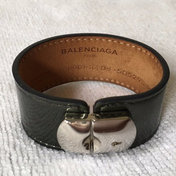 Balenciaga Leather Bangle Bracelet in Green Patent Leather with Silvertone Clasp - Picture 5 of 9